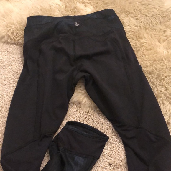 Lululemon Fresh Mesh Run Crop Wind Chill Deep Navy  25” Inseam w Pockets Size 4 - Picture 8 of 16